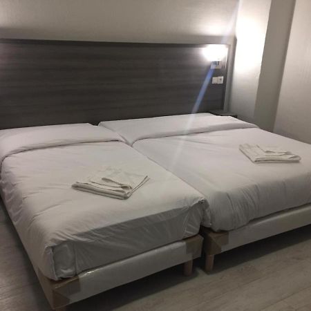 Pax Hotel Paris Bagian luar foto
